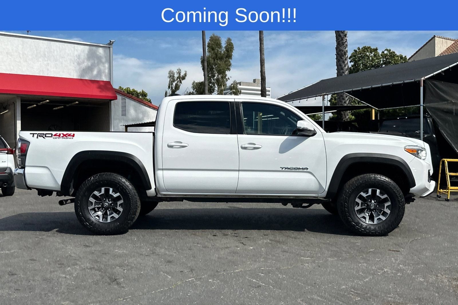 2022 Toyota Tacoma TRD Off-Road photo 2