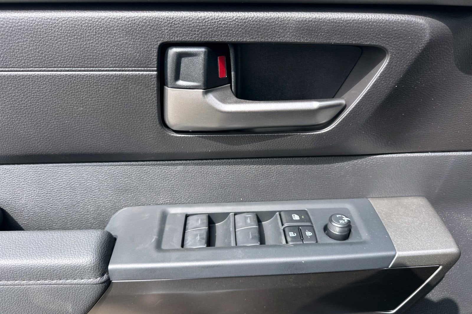 2026 Toyota Tundra SR5 - Photo 10