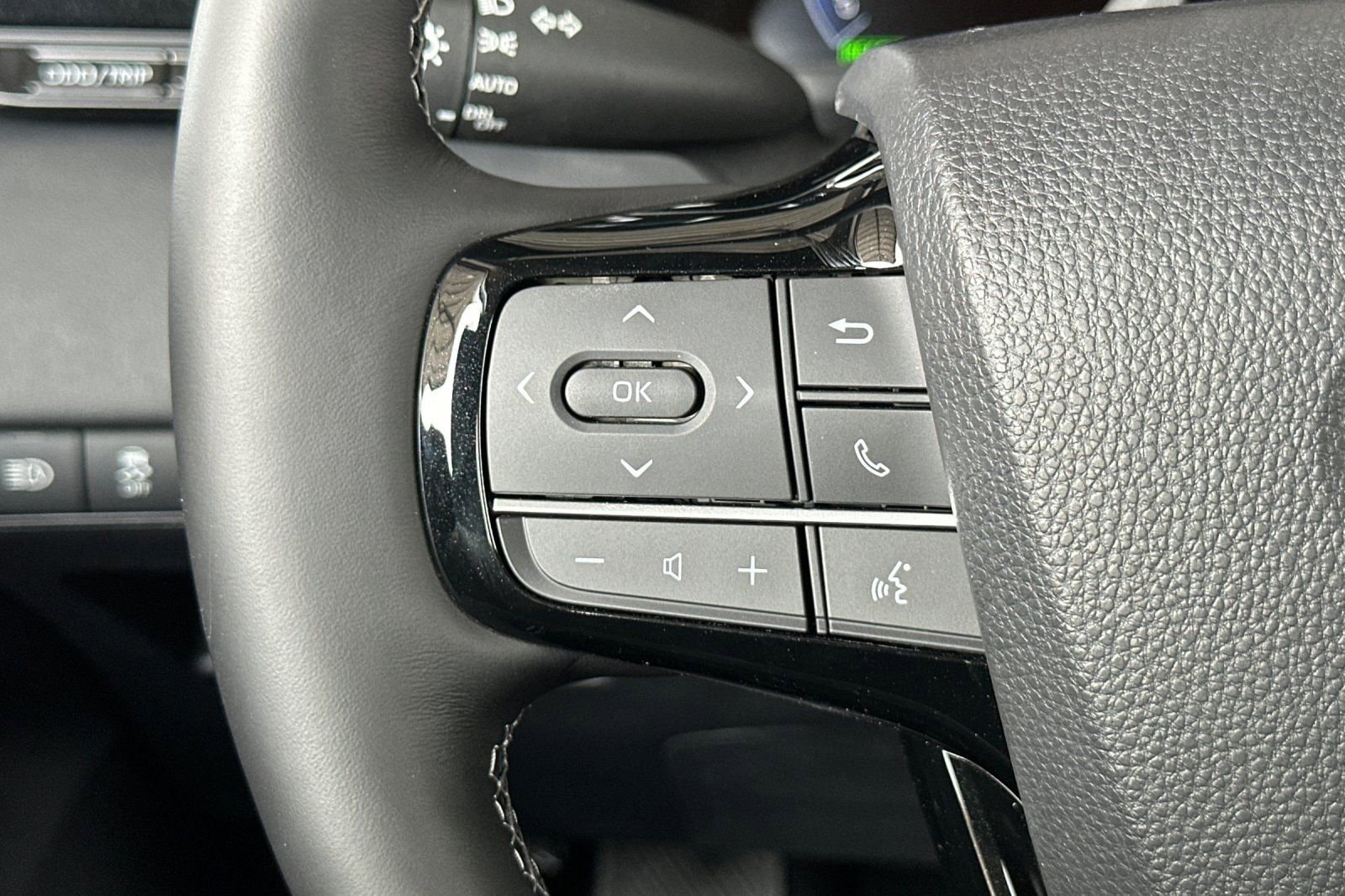 2025 Toyota Mirai XLE - Photo 27