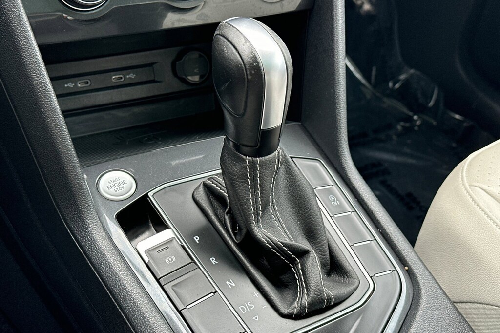 2021 Volkswagen Tiguan SE photo 18