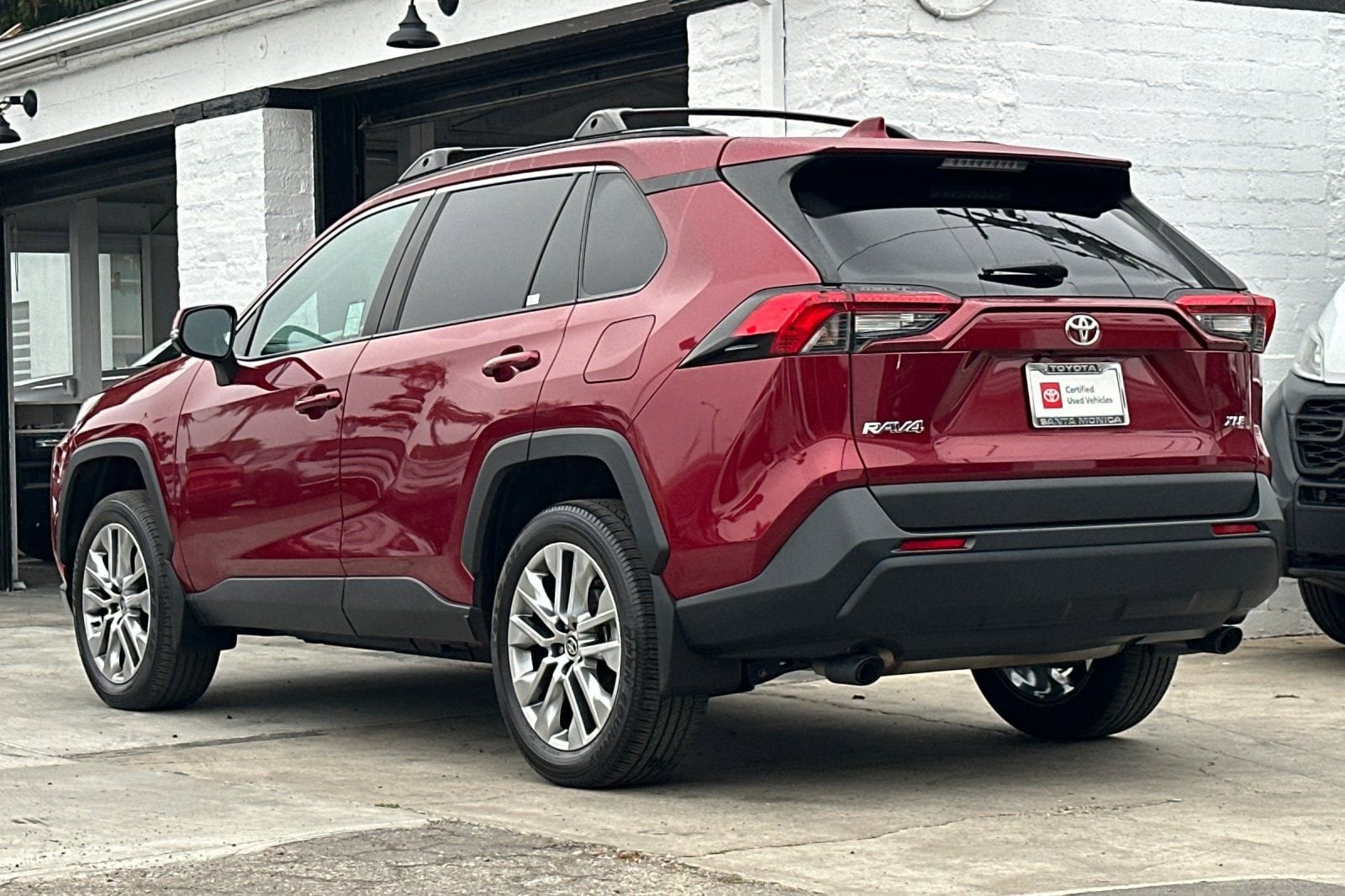 2022 Toyota RAV4 XLE Premium photo 5