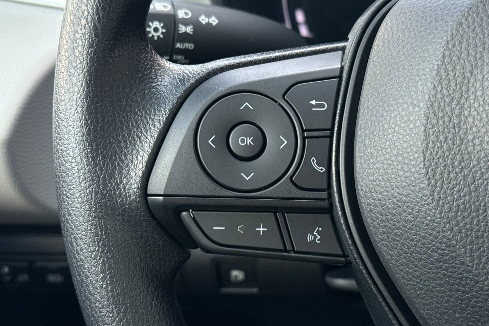 2026 Toyota Corolla LE - Photo 25