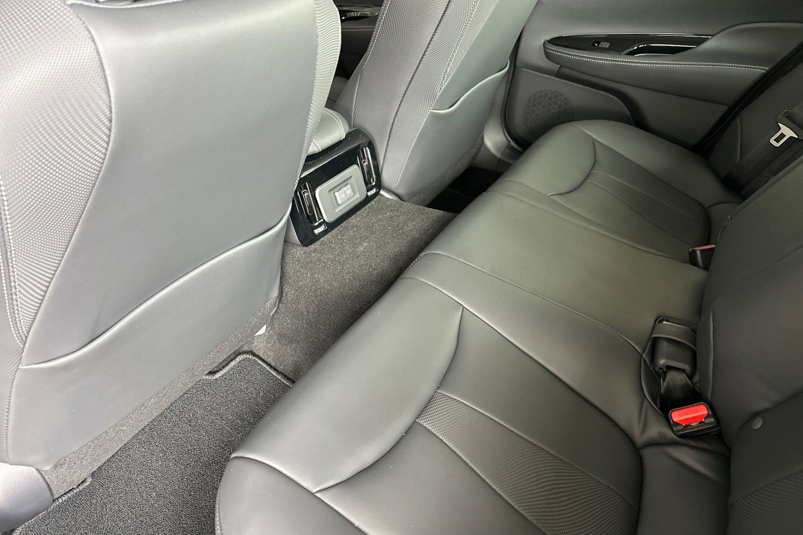 2025 Toyota Mirai XLE - Photo 13