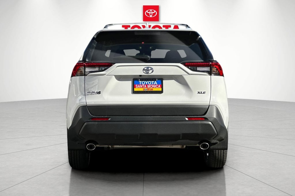 2025 Toyota RAV4 XLE photo 3