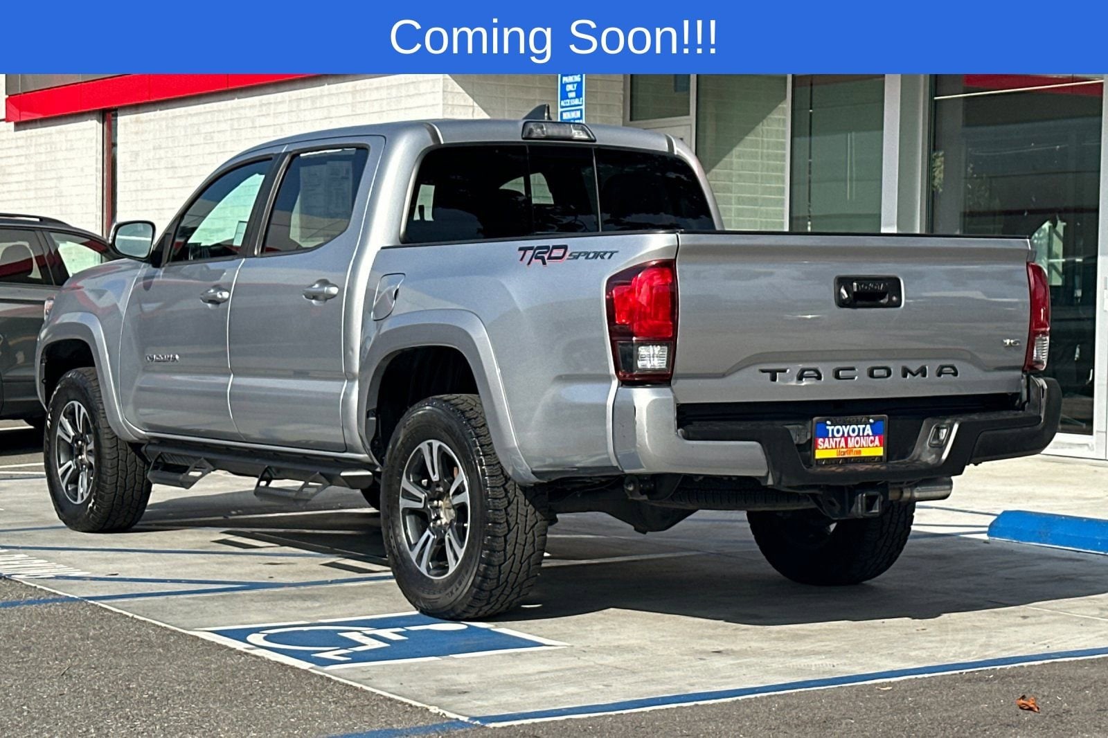 2018 Toyota Tacoma TRD Sport photo 5