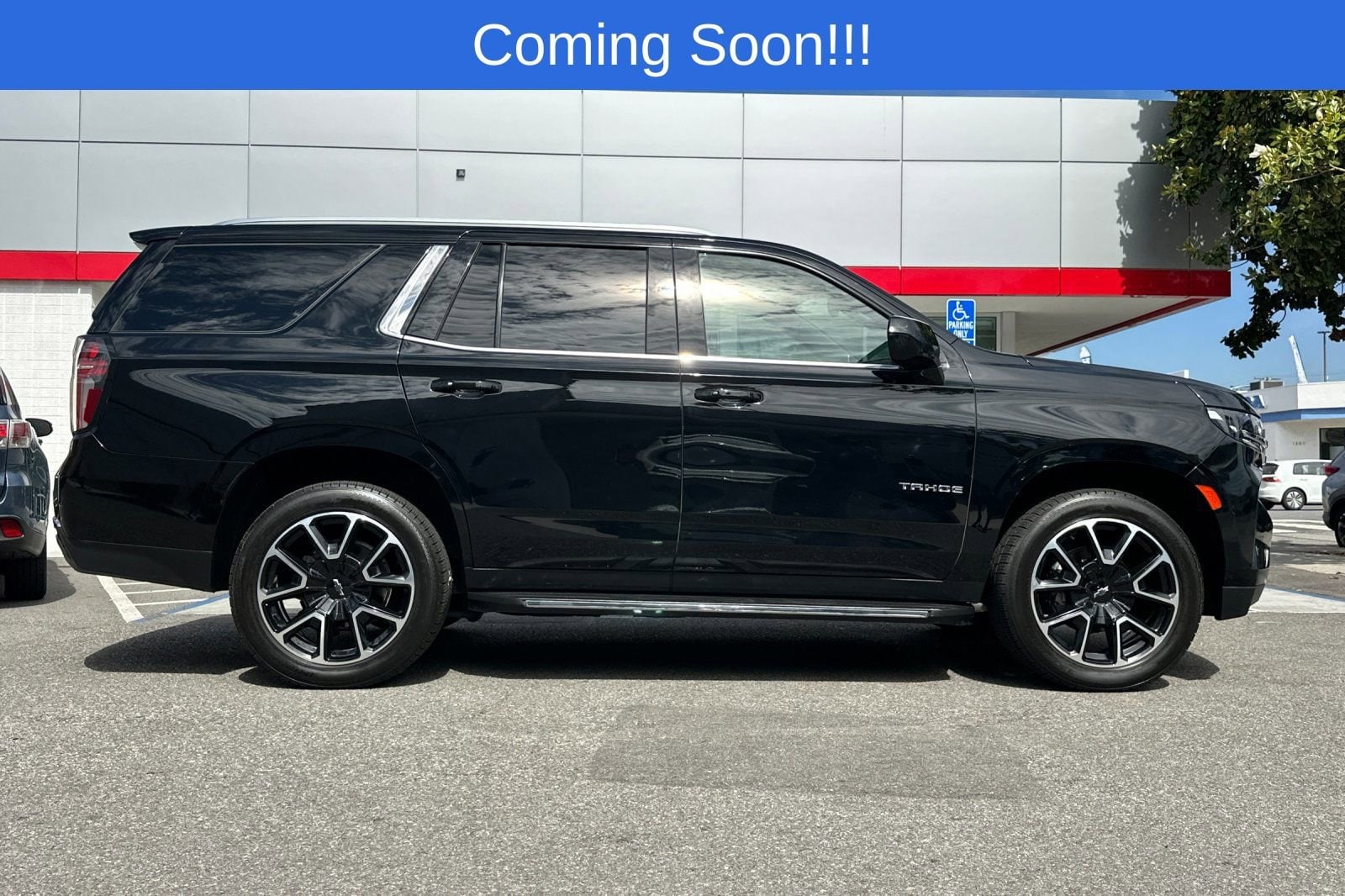 2021 Chevrolet Tahoe LT photo 2