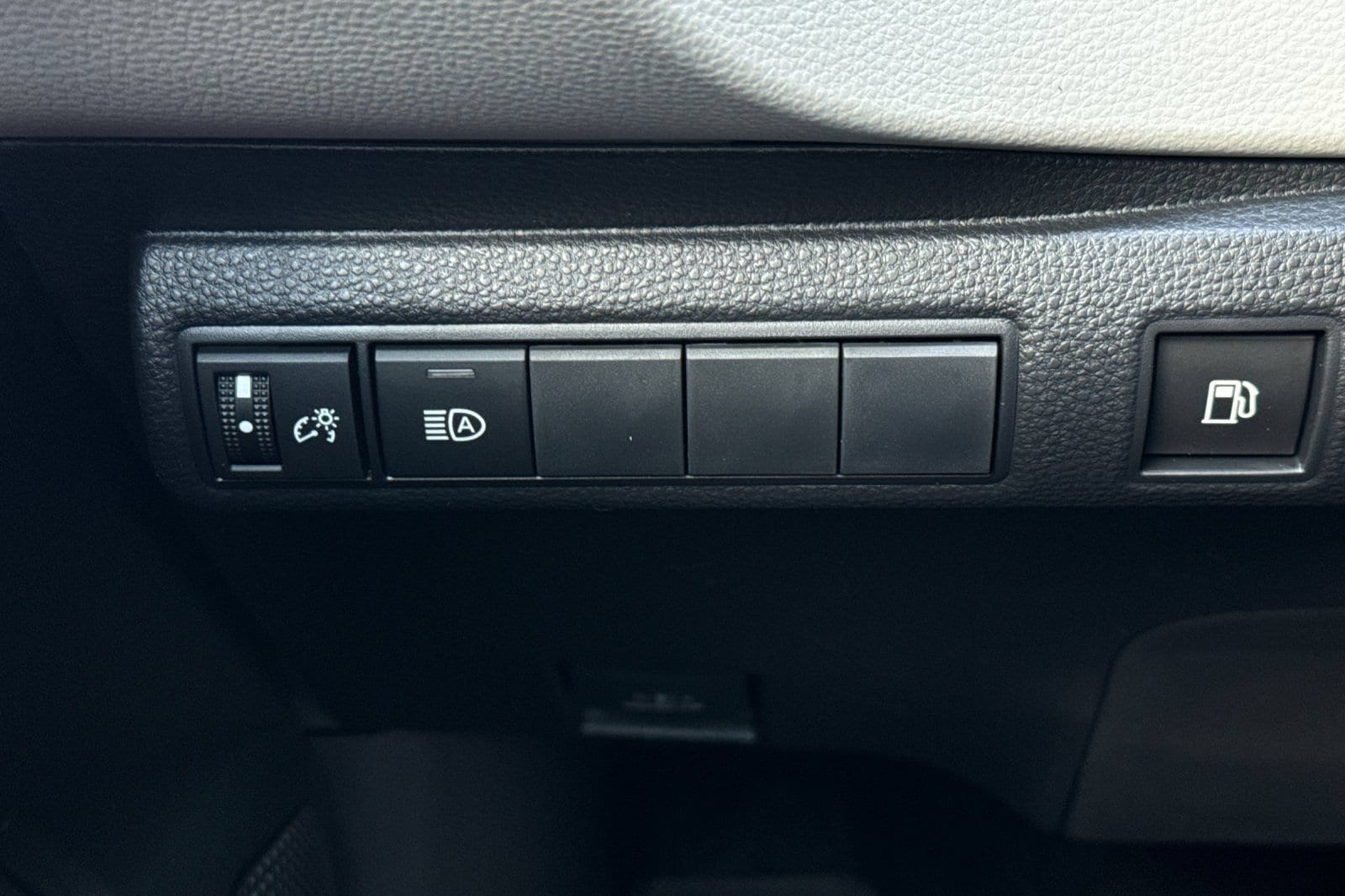 2026 Toyota Corolla LE - Photo 28