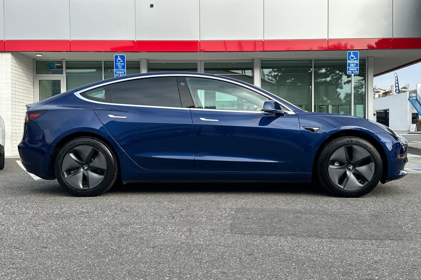 Used 2019 Tesla Model 3 Mid Range with VIN 5YJ3E1EA4KF309304 for sale in Santa Monica, CA
