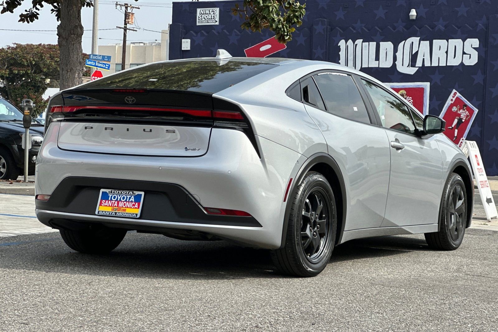 2023 Toyota Prius LE photo 2