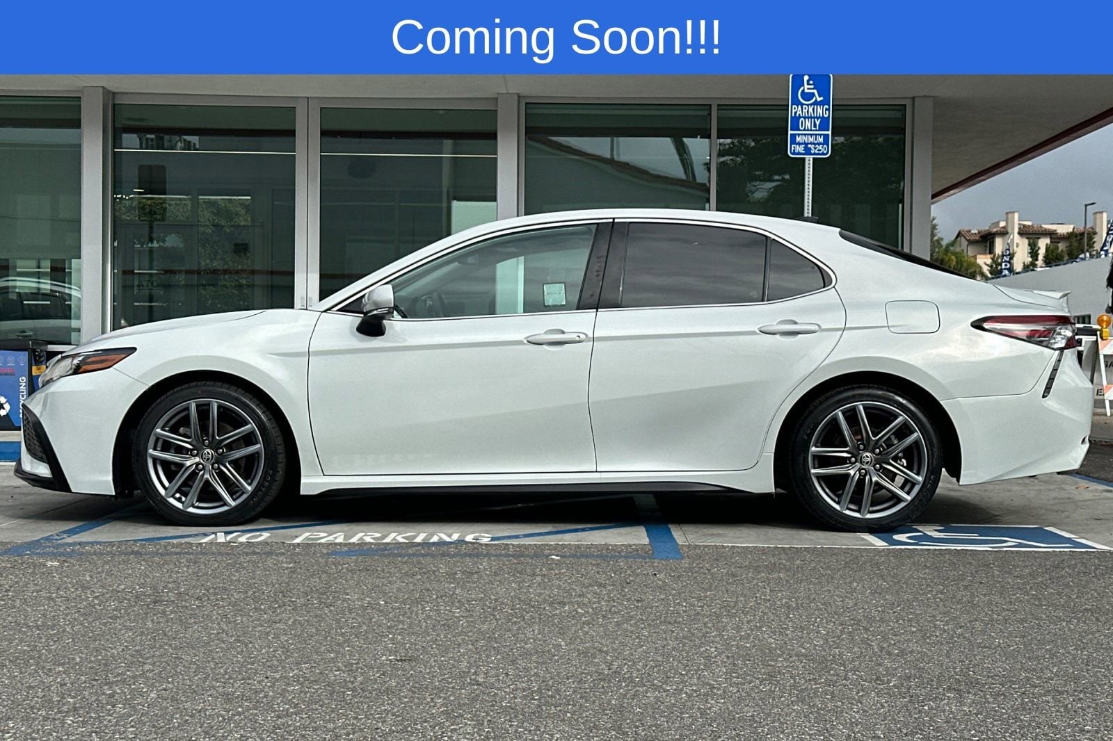 2022 Toyota Camry XSE V6 photo 6