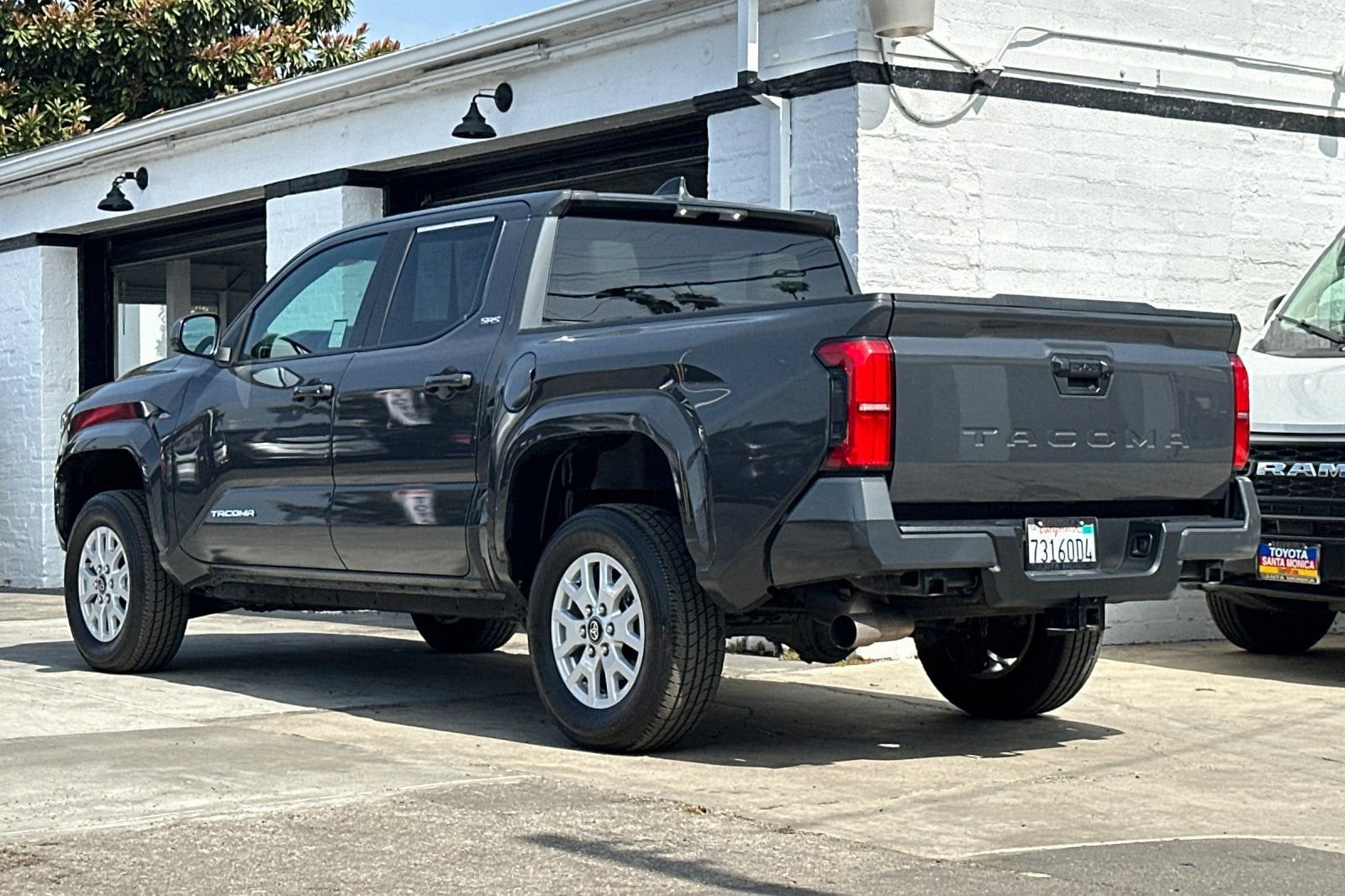 2025 Toyota Tacoma SR5 photo 5