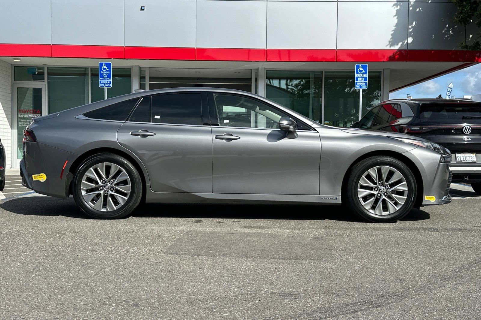 2021 Toyota Mirai XLE photo 2