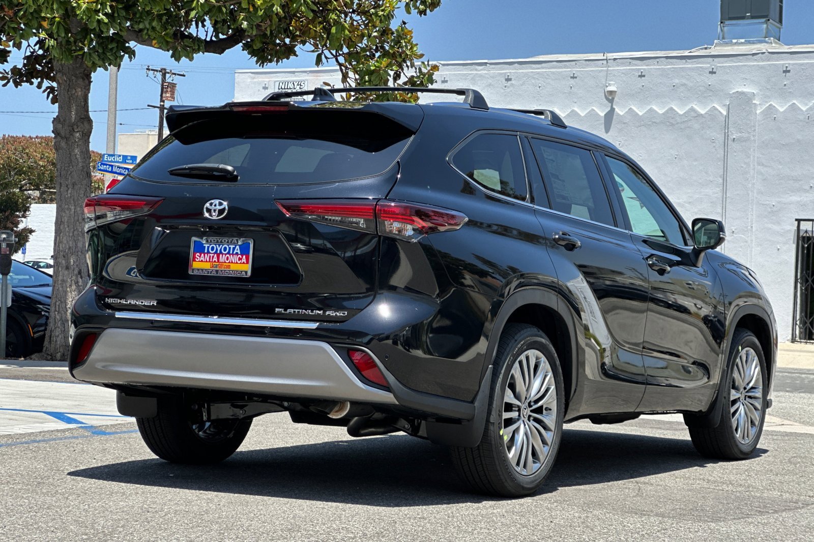 2025 Toyota Highlander XLE XSE Platinum Limited photo 3