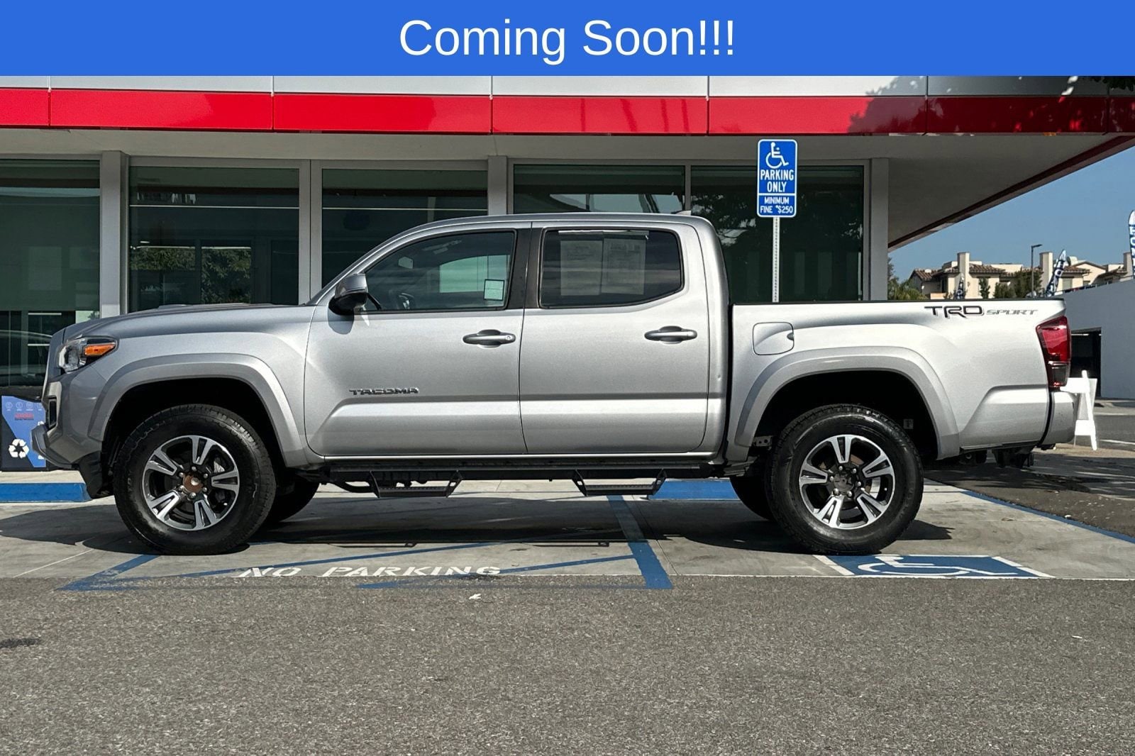 2018 Toyota Tacoma TRD Sport photo 6