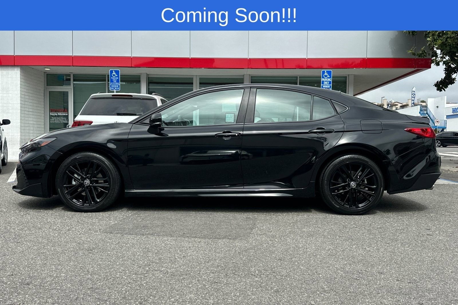 2025 Toyota Camry SE photo 6