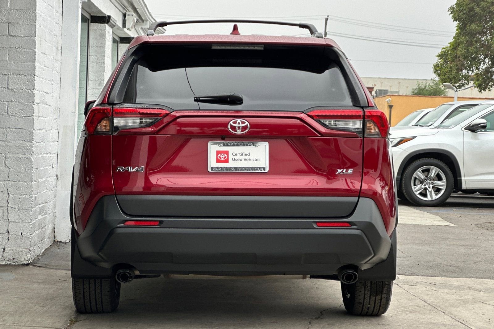 2022 Toyota RAV4 XLE Premium photo 4