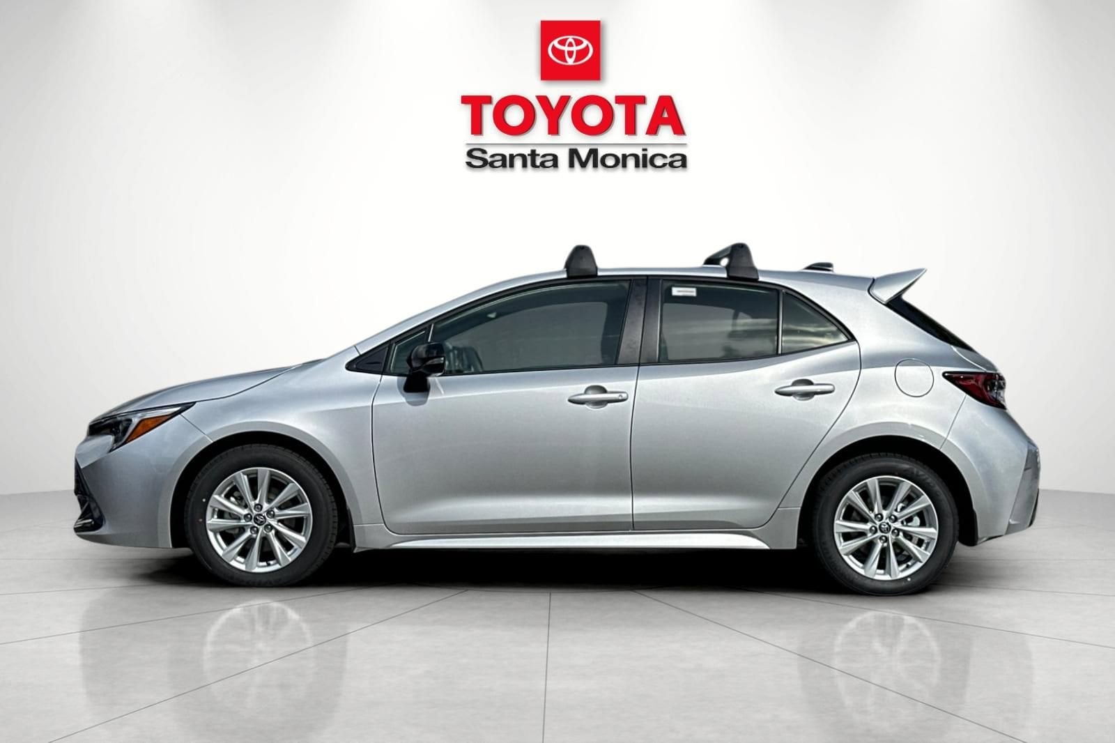 2026 Toyota Corolla Hatchback SE photo 3