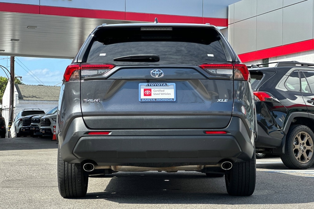 2023 Toyota RAV4 XLE Premium photo 4