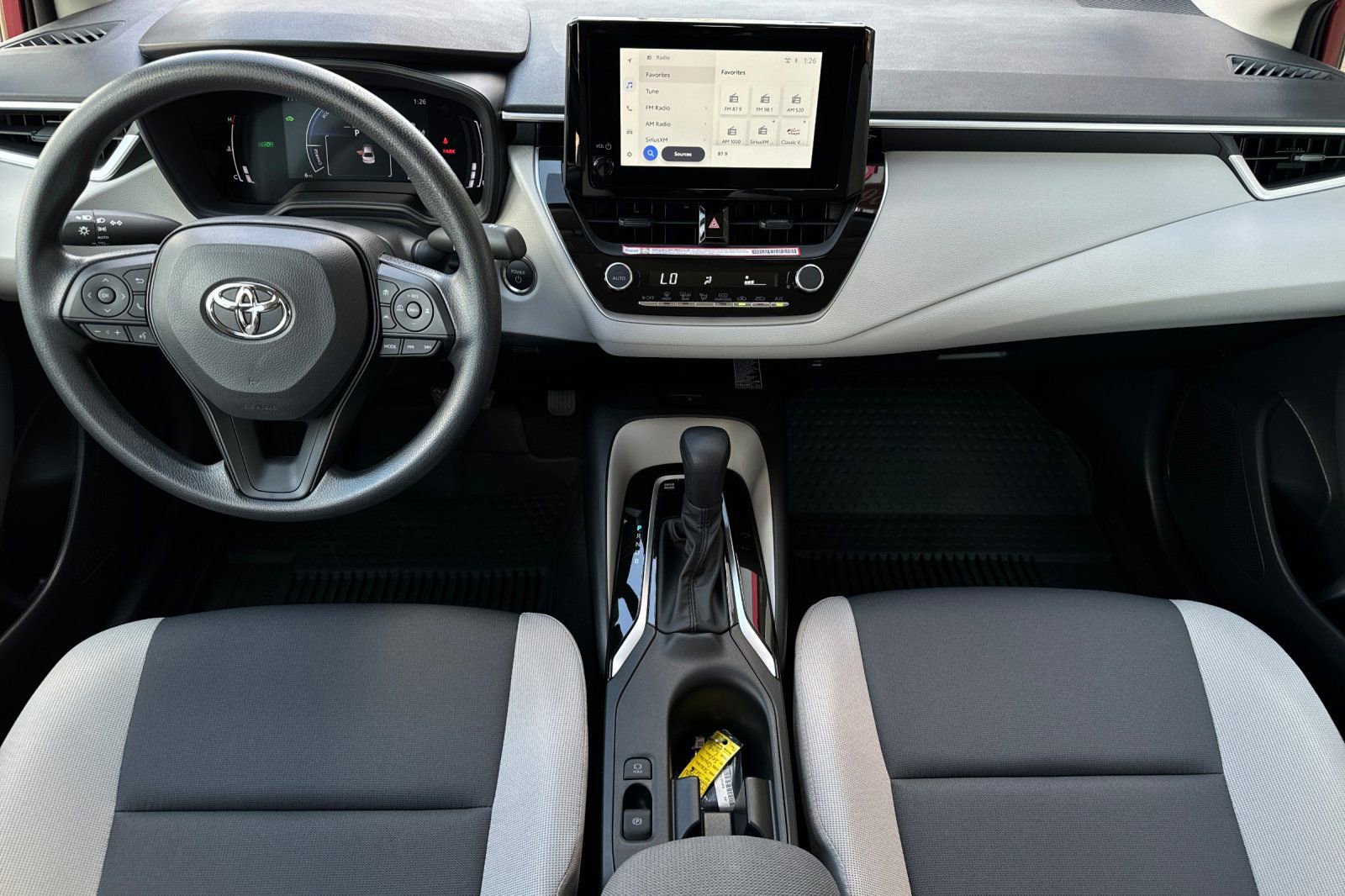 2026 Toyota Corolla LE - Photo 15