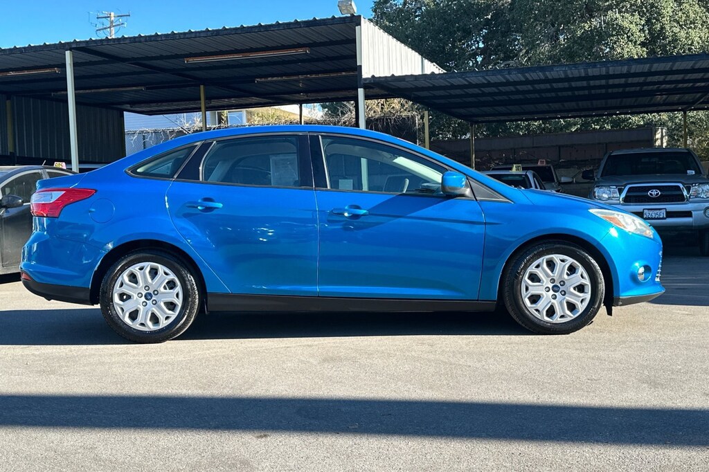 2012 Ford Focus SE photo 2