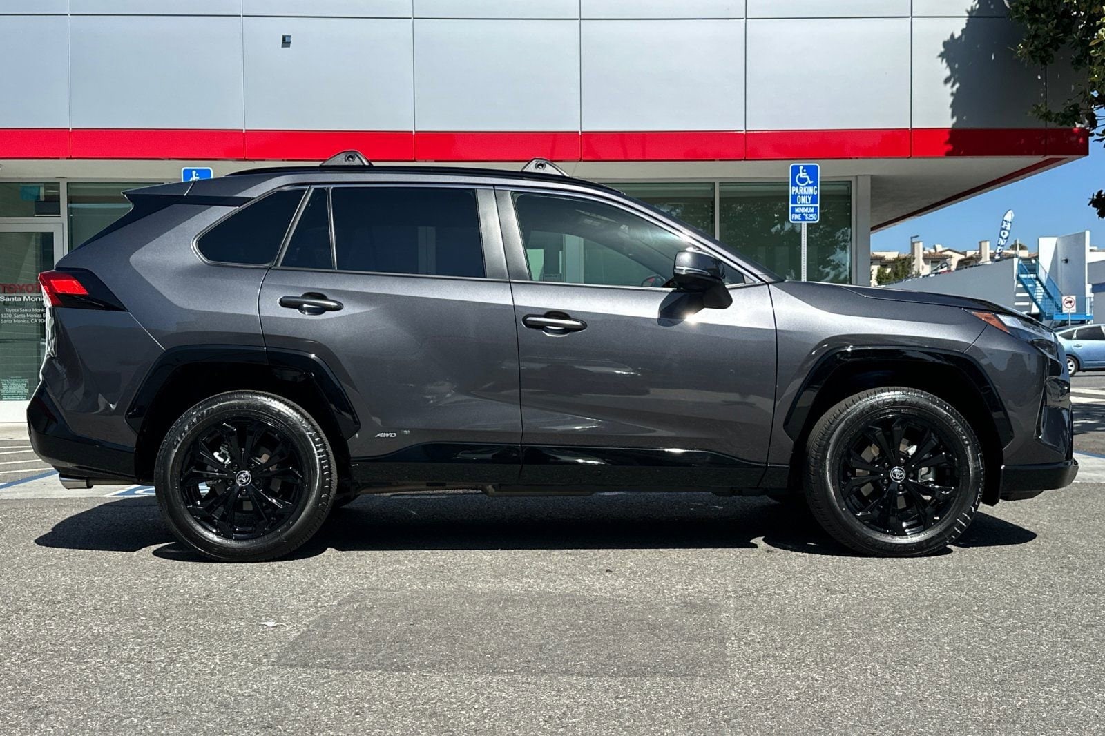 2025 Toyota RAV4 Hybrid SE photo 3