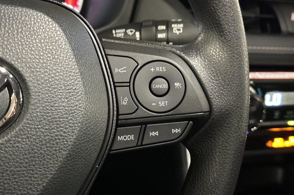 2025 Toyota RAV4 XLE photo 25
