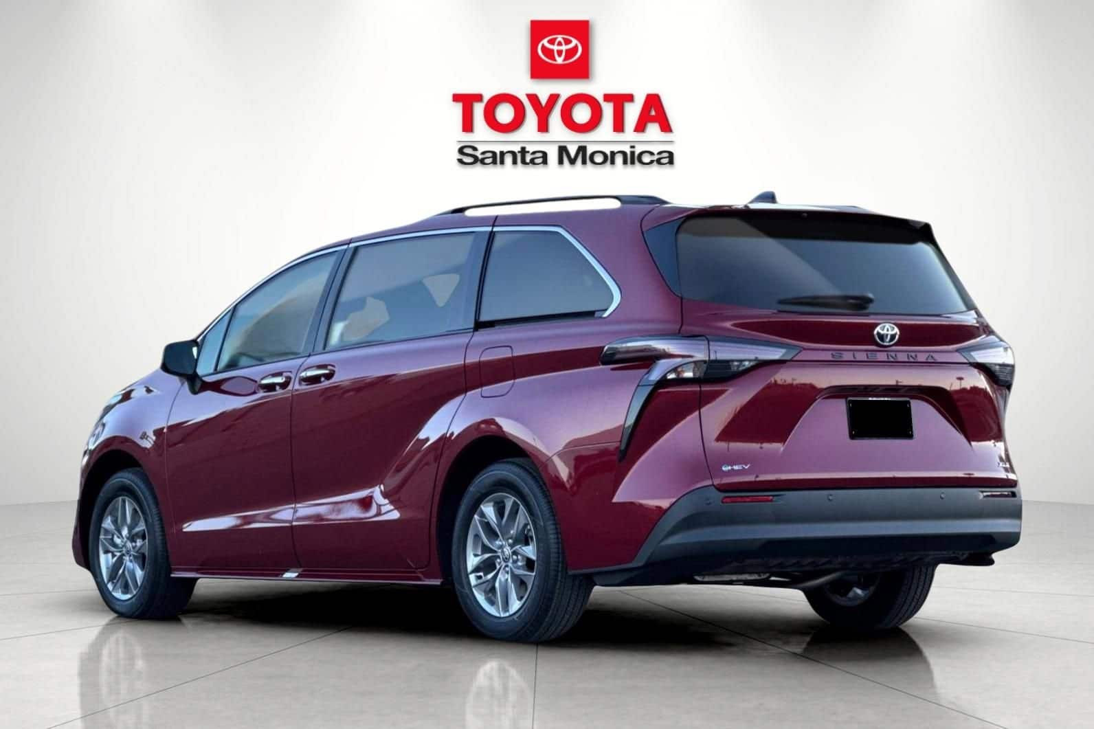 2026 Toyota Sienna XLE photo 4