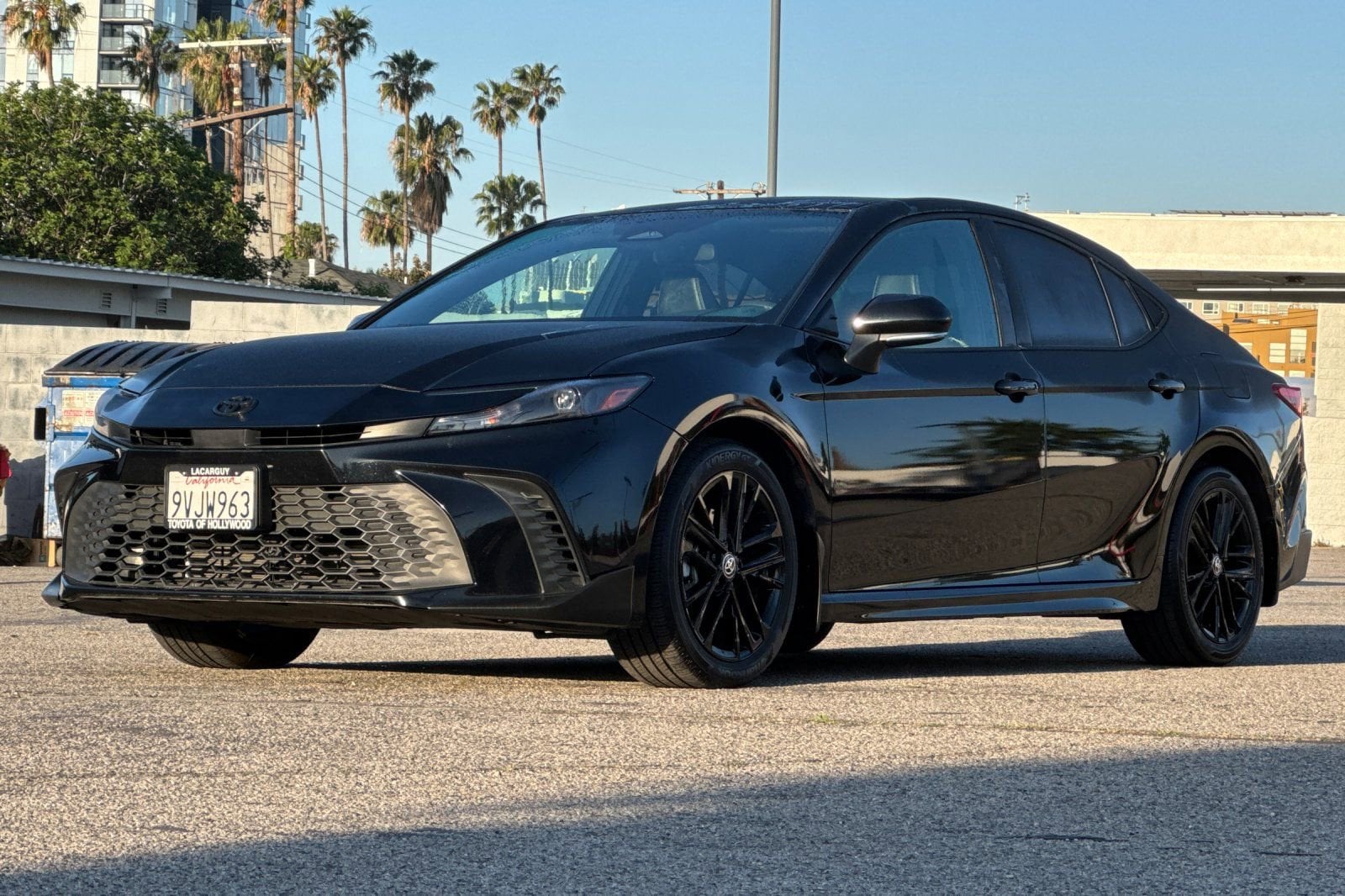 2025 Toyota Camry SE photo 3