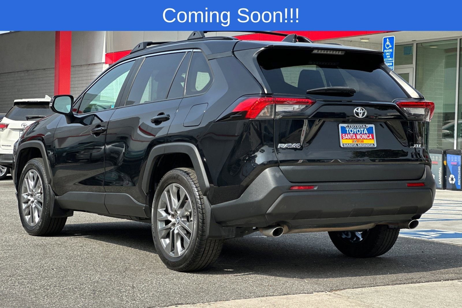 2023 Toyota RAV4 XLE Premium photo 5