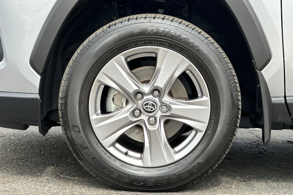 2022 Toyota RAV4 XLE photo 21