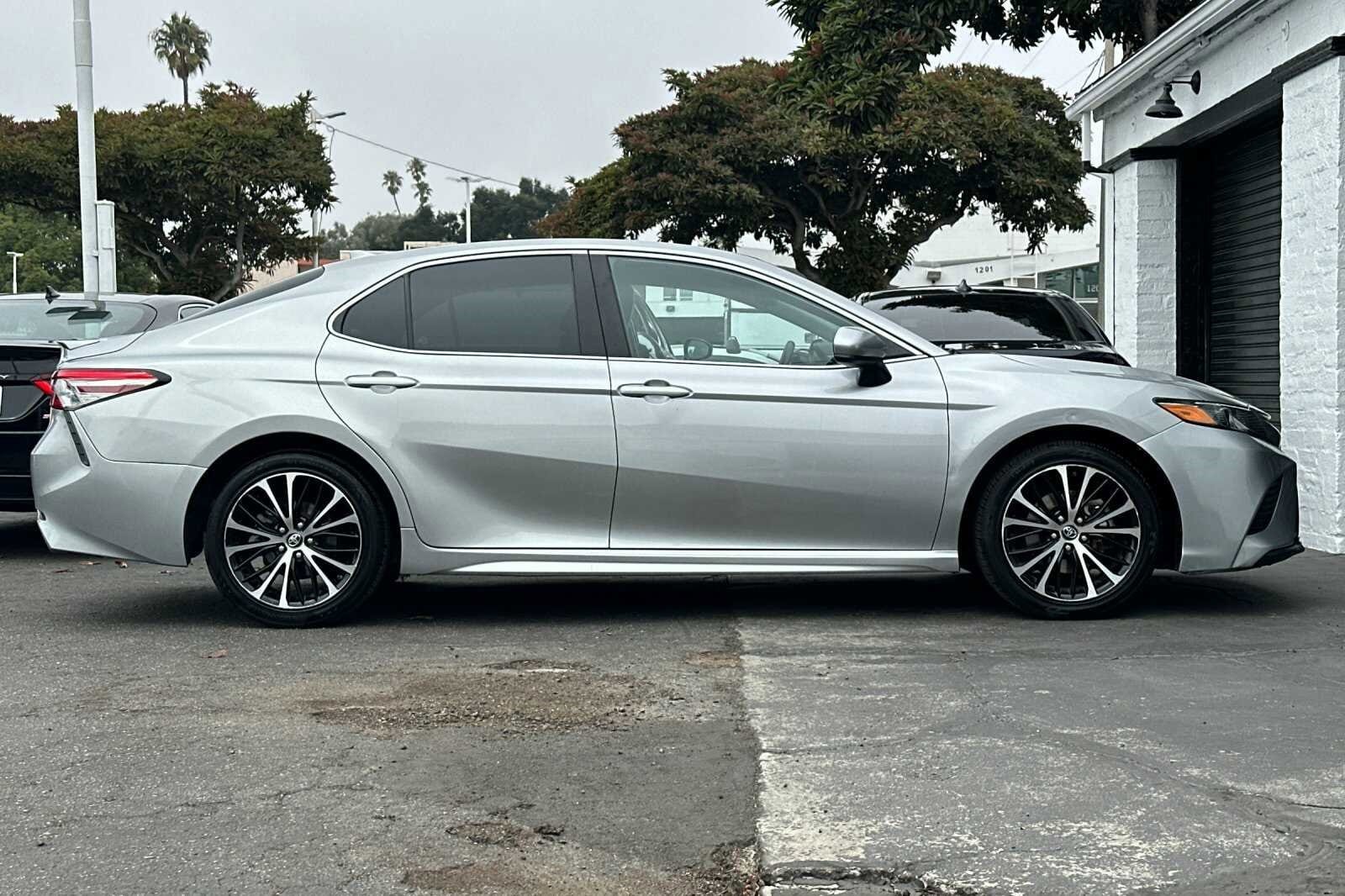 Used 2019 Toyota Camry SE with VIN 4T1B11HK3KU706095 for sale in Santa Monica, CA