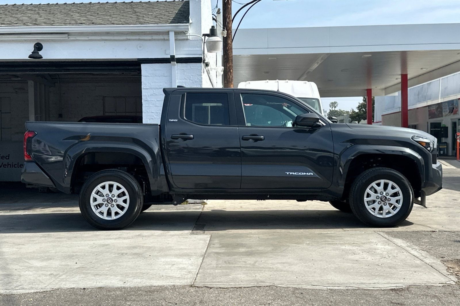 2025 Toyota Tacoma SR5 photo 2