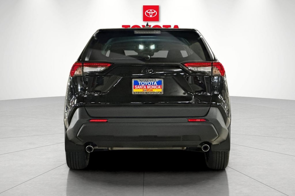 2025 Toyota RAV4 LE photo 4