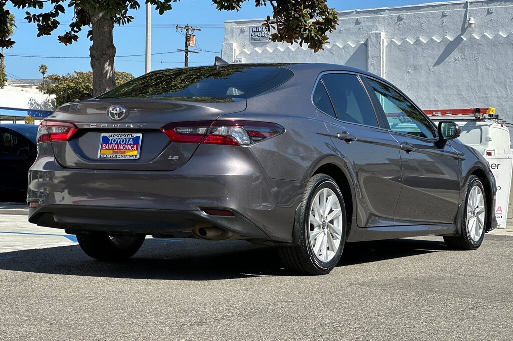 2022 Toyota Camry LE photo 2