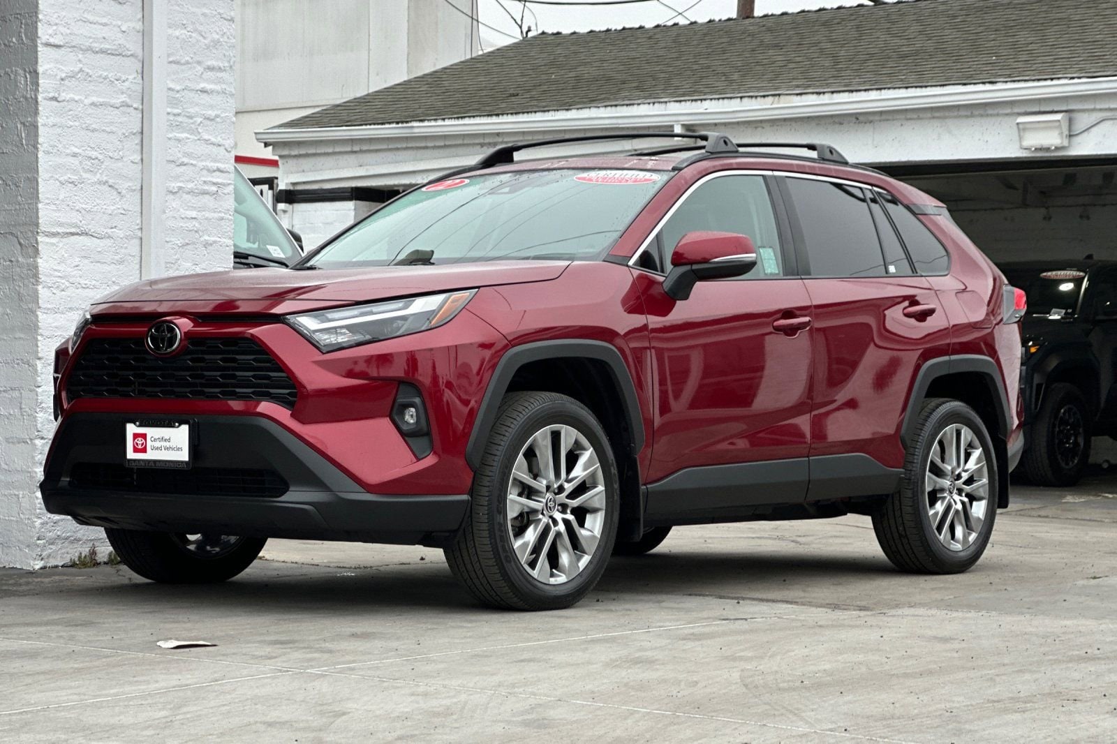 2022 Toyota RAV4 XLE Premium photo 3