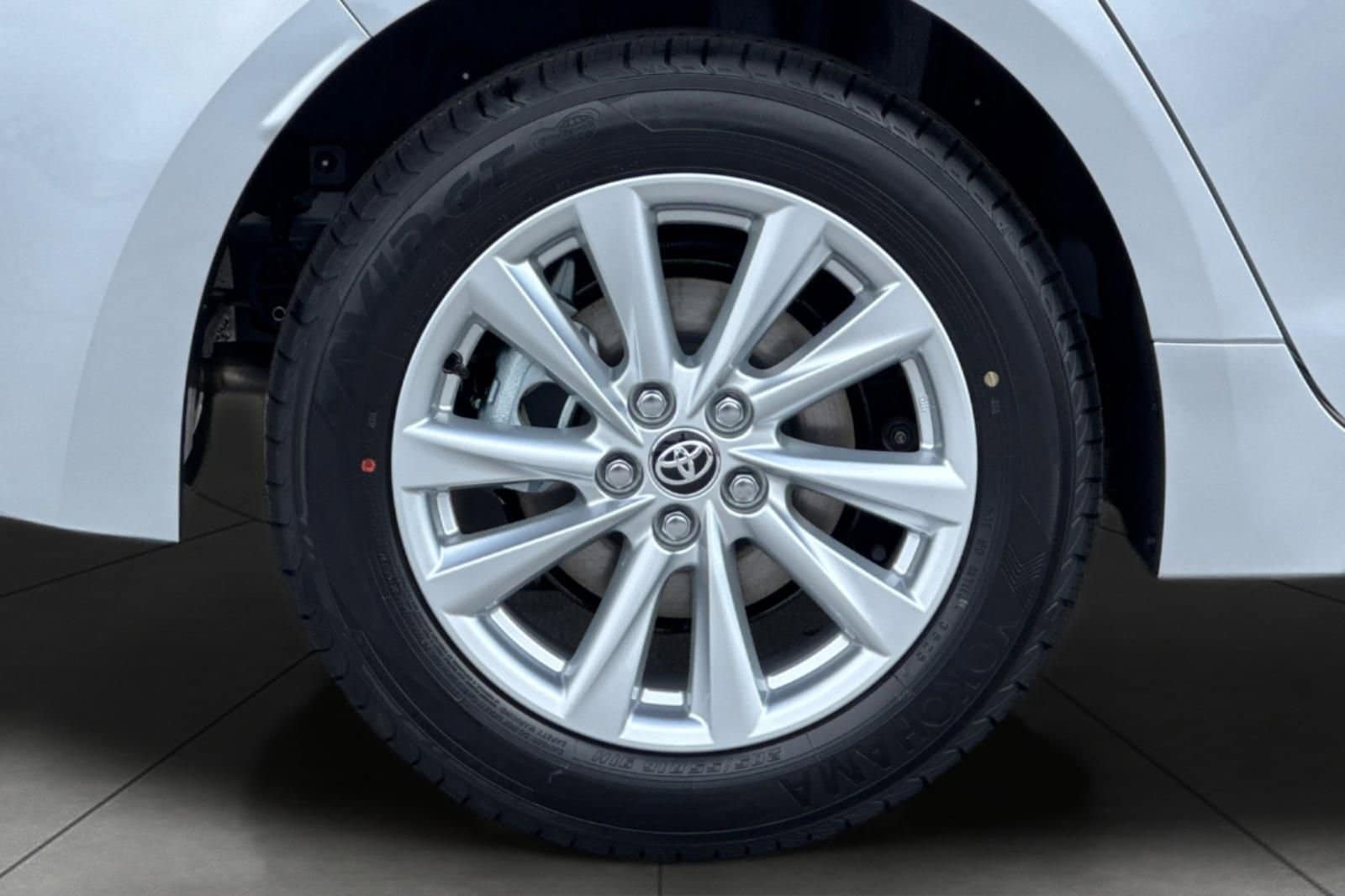 2026 Toyota Corolla LE - Photo 30