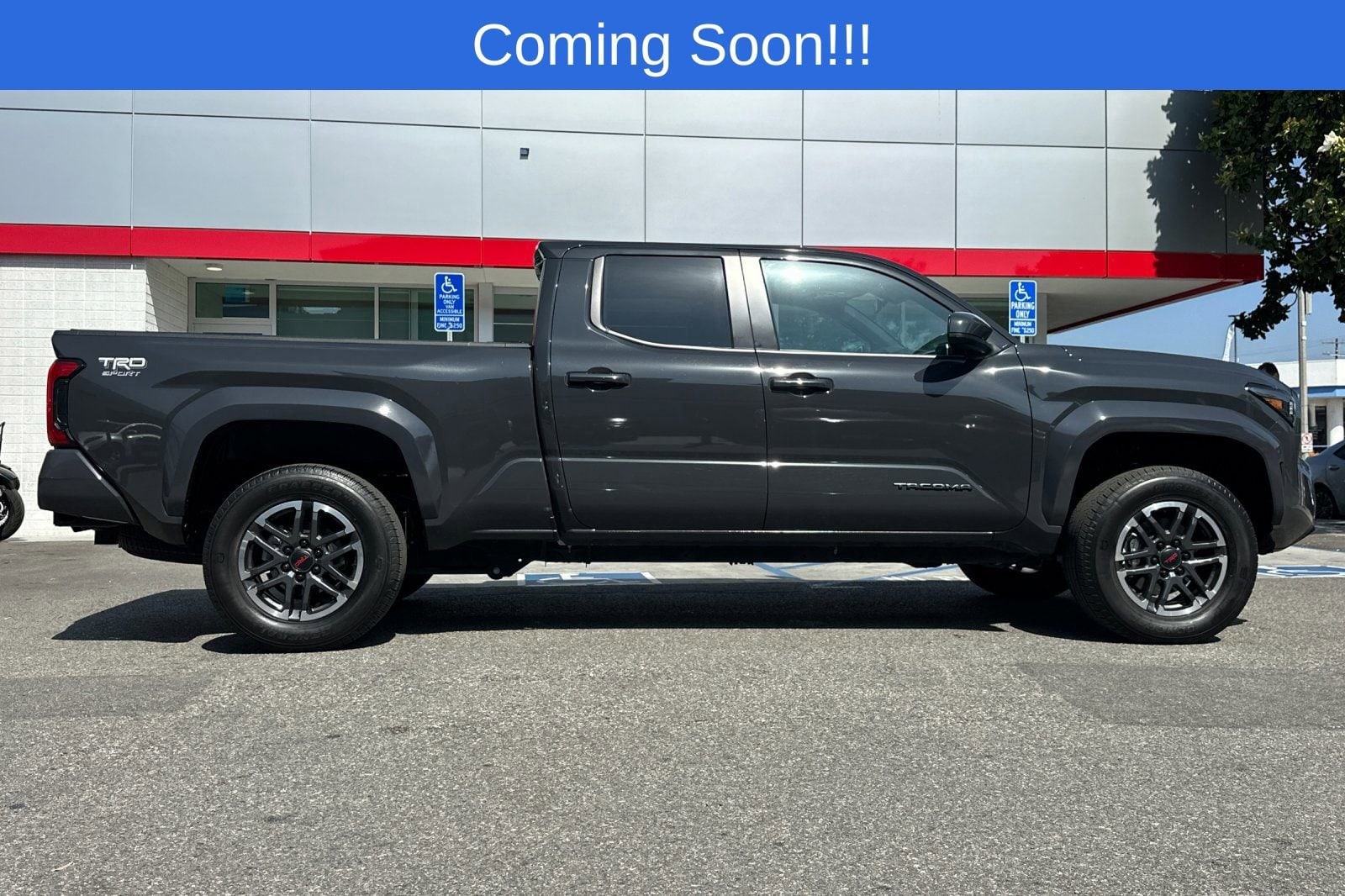 2024 Toyota Tacoma TRD Sport photo 2