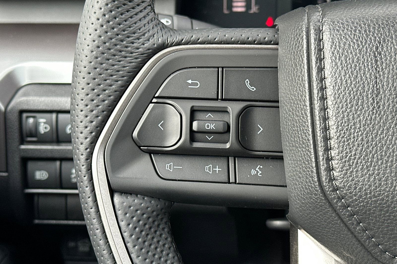 2025 Toyota Tacoma SR5 - Photo 25