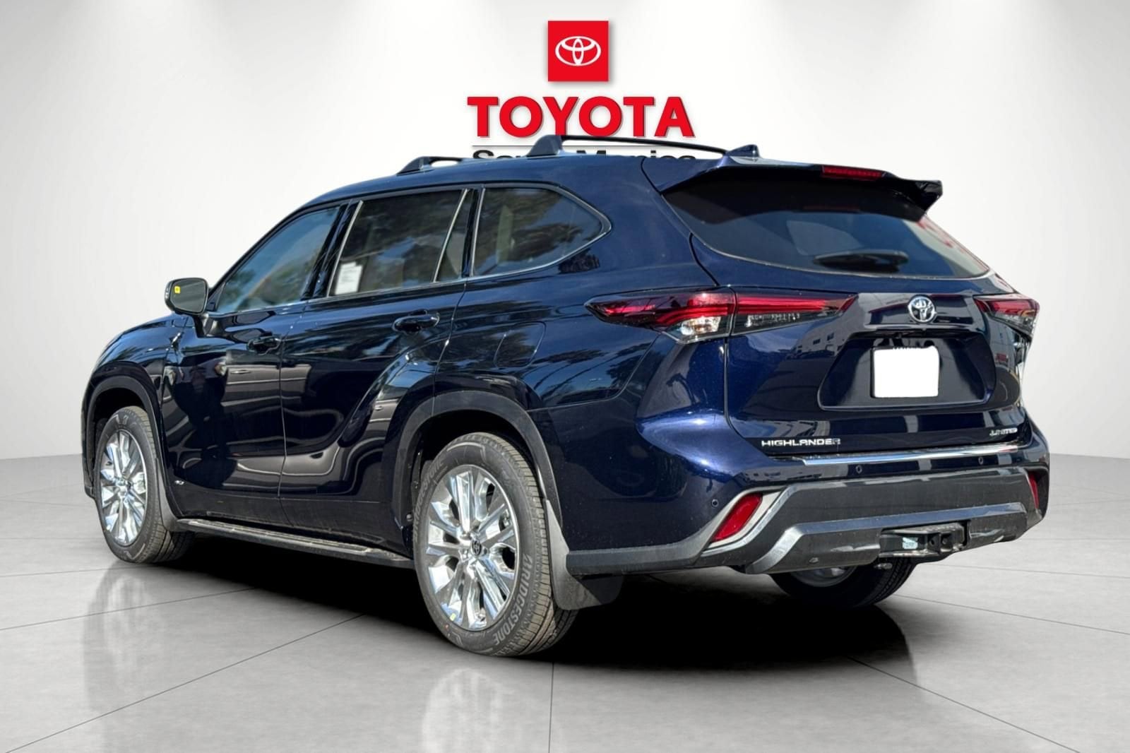 2026 Toyota Highlander Hybrid Limited photo 4