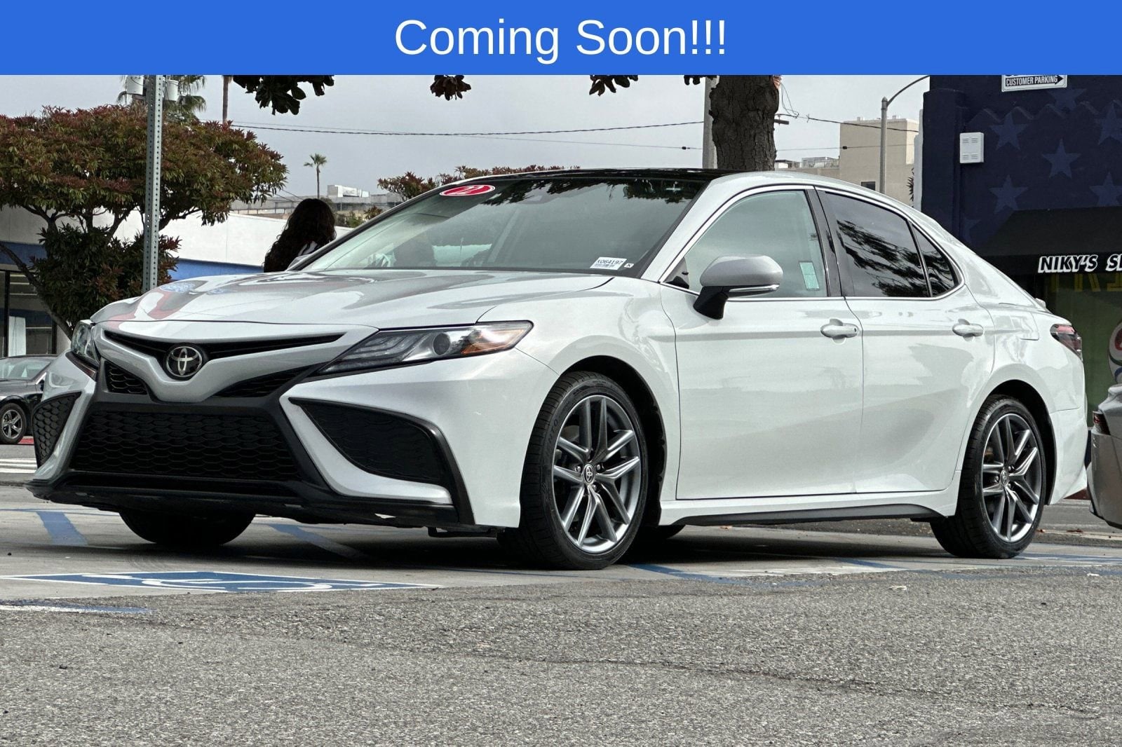 2022 Toyota Camry XSE V6 photo 3