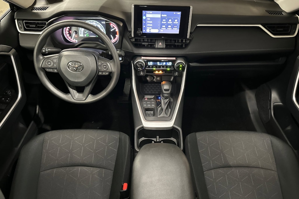 2025 Toyota RAV4 XLE photo 13