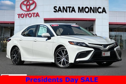 2024 Toyota Camry Hybrid SE Sedan