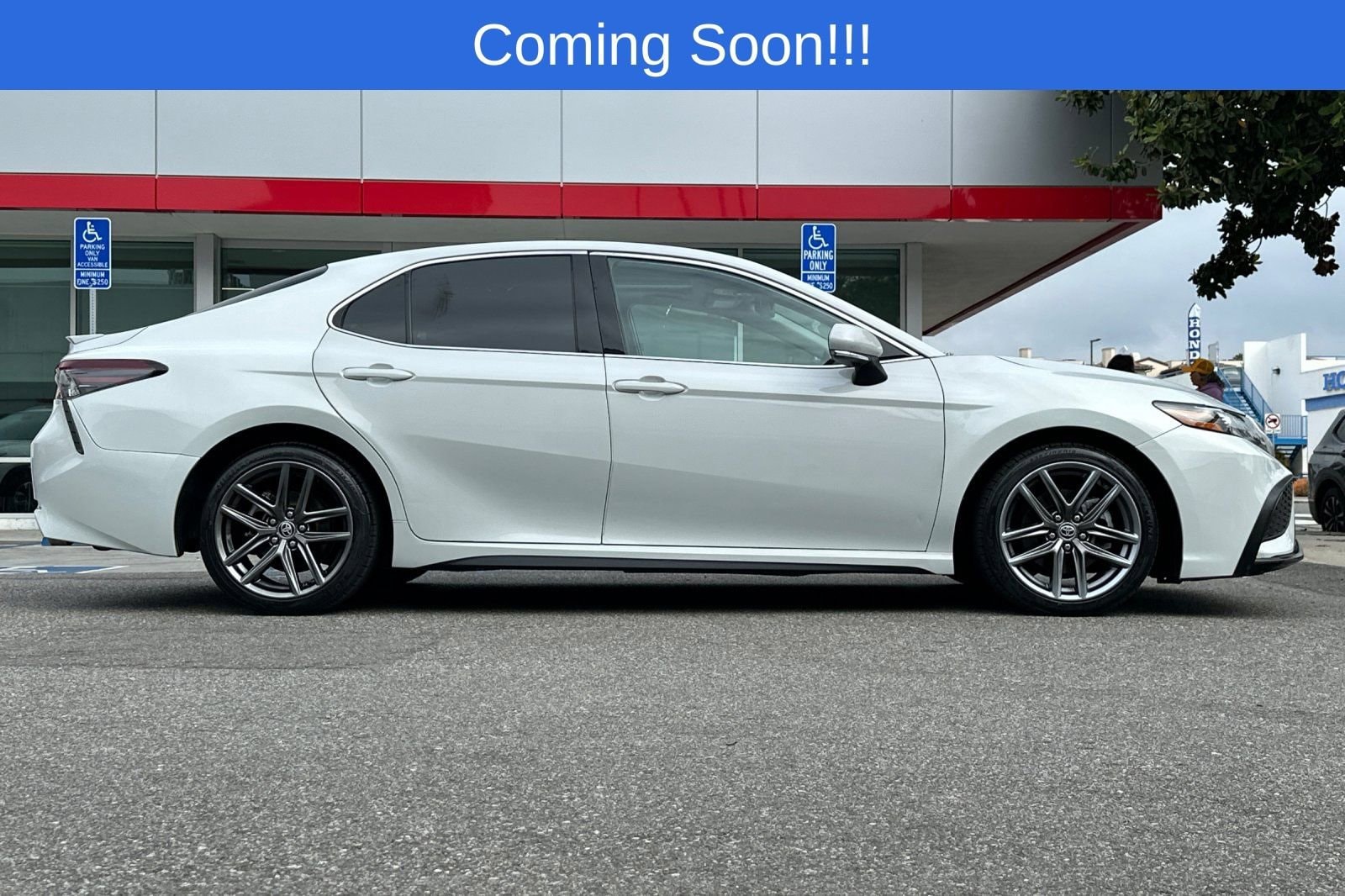 2022 Toyota Camry XSE V6 photo 2