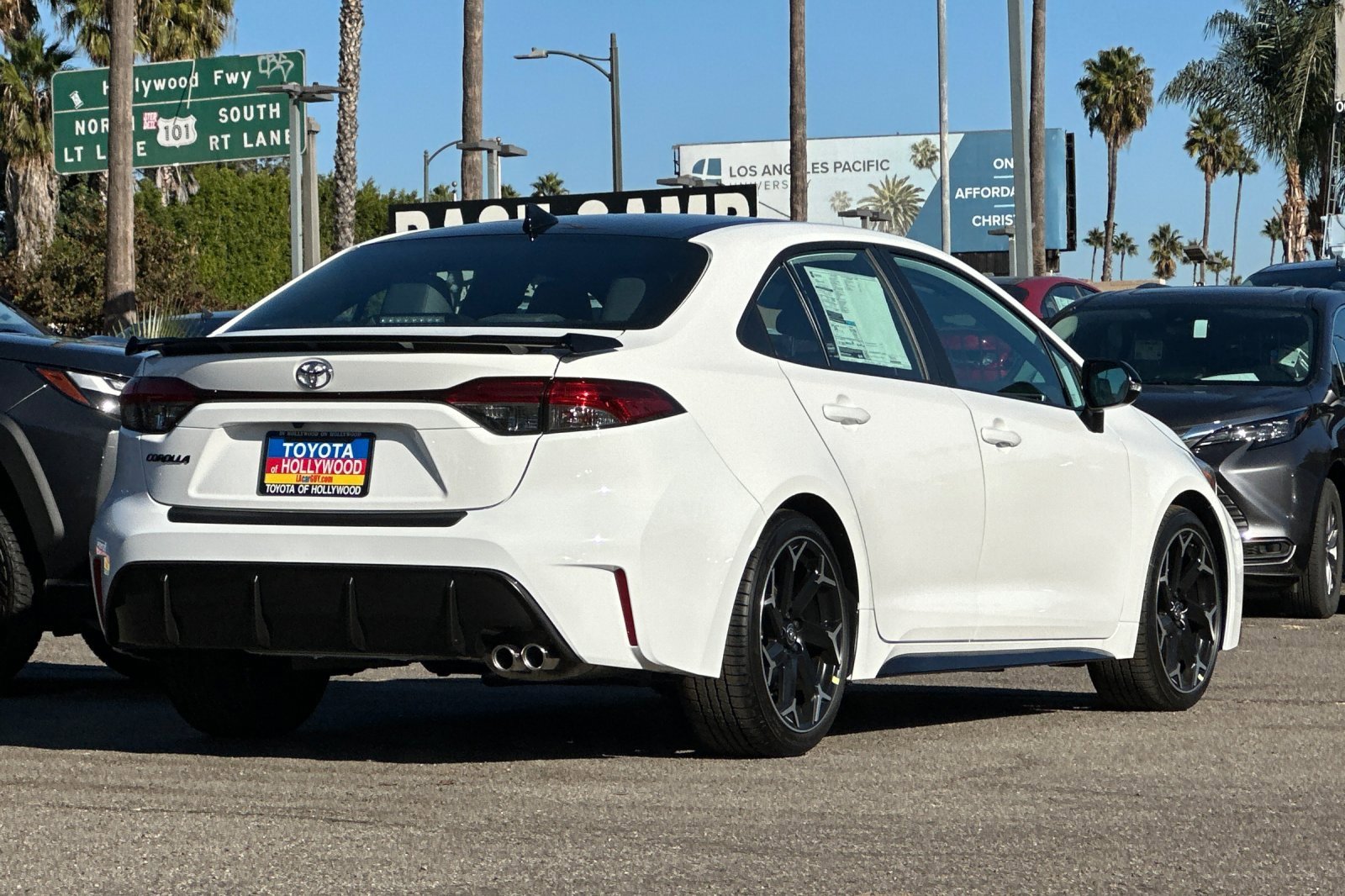 2025 Toyota Corolla SE photo 3