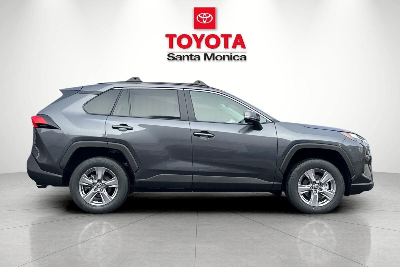 Toyota RAV4 XLE photo 2