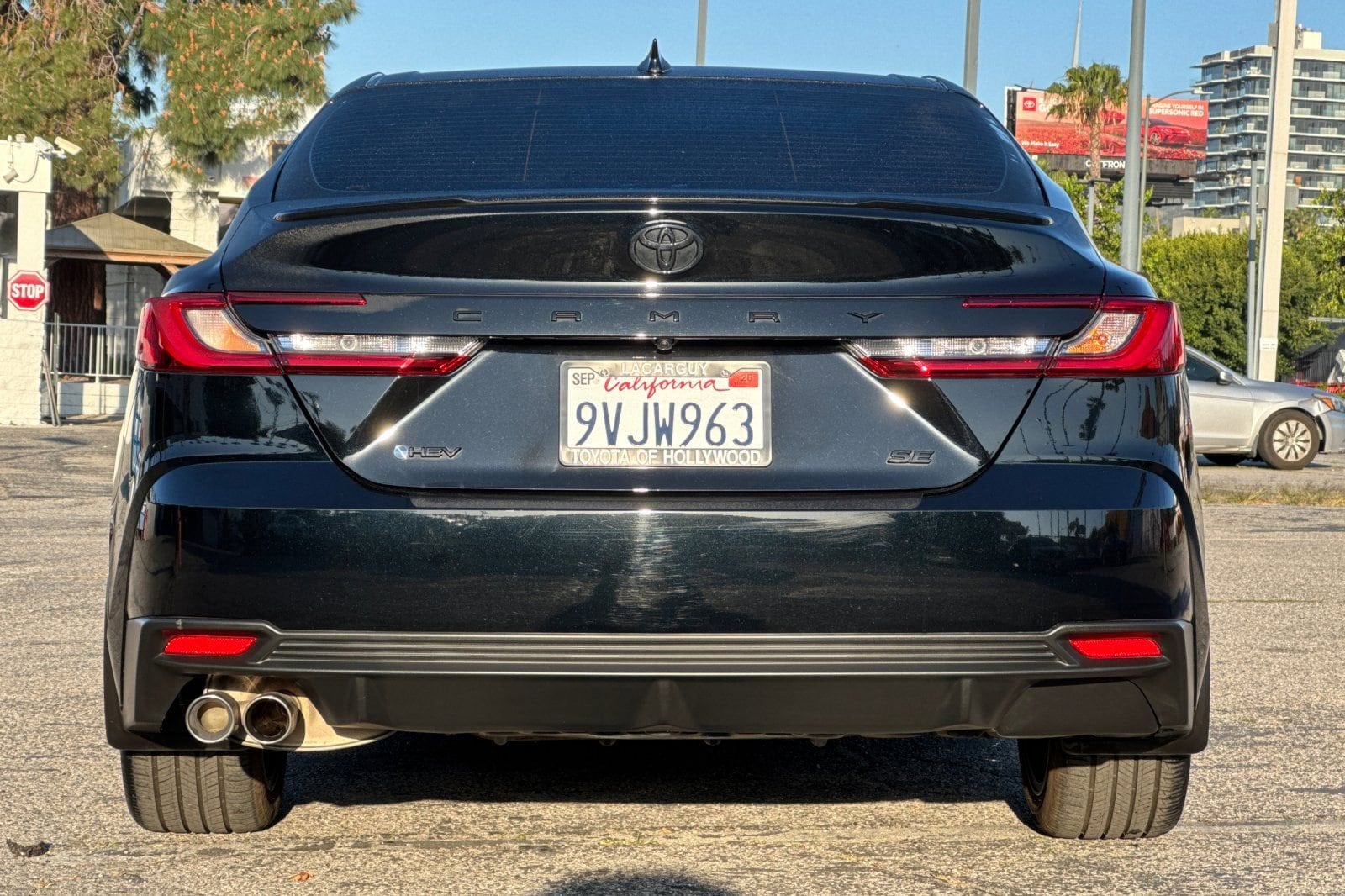 2025 Toyota Camry SE photo 4