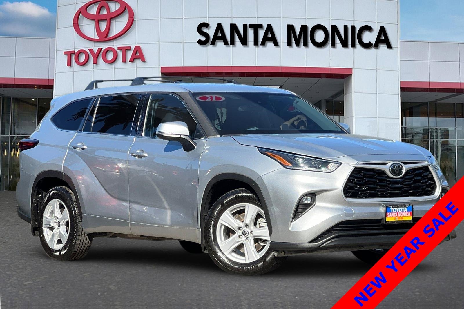 2021 Toyota Highlander LE's photo