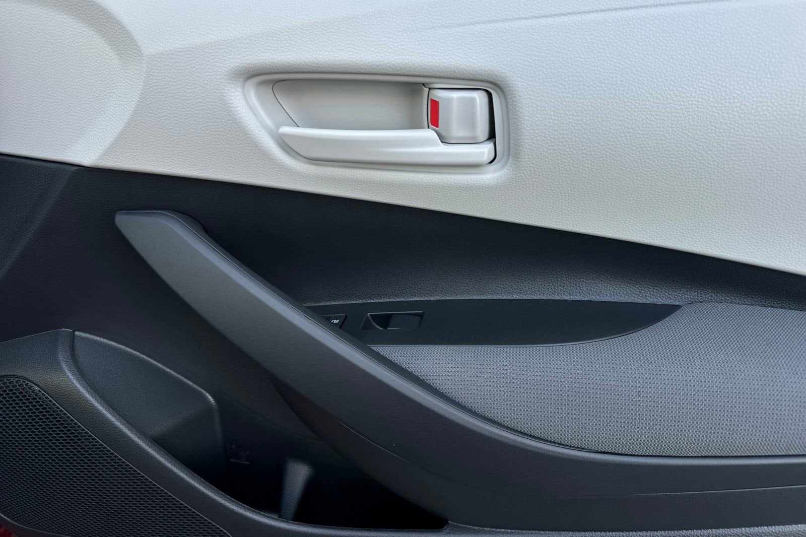 2026 Toyota Corolla LE - Photo 18