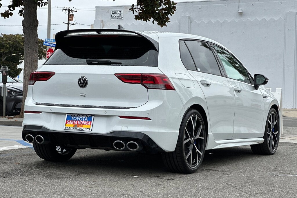 2024 Volkswagen Golf R photo 2