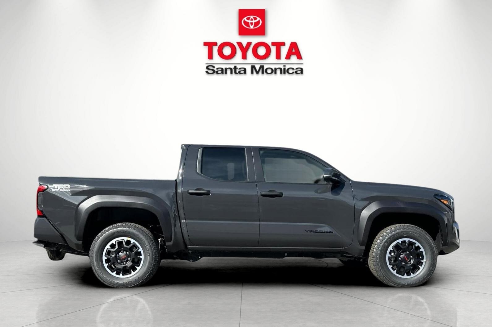 2025 Toyota Tacoma TRD Off-Road photo 2